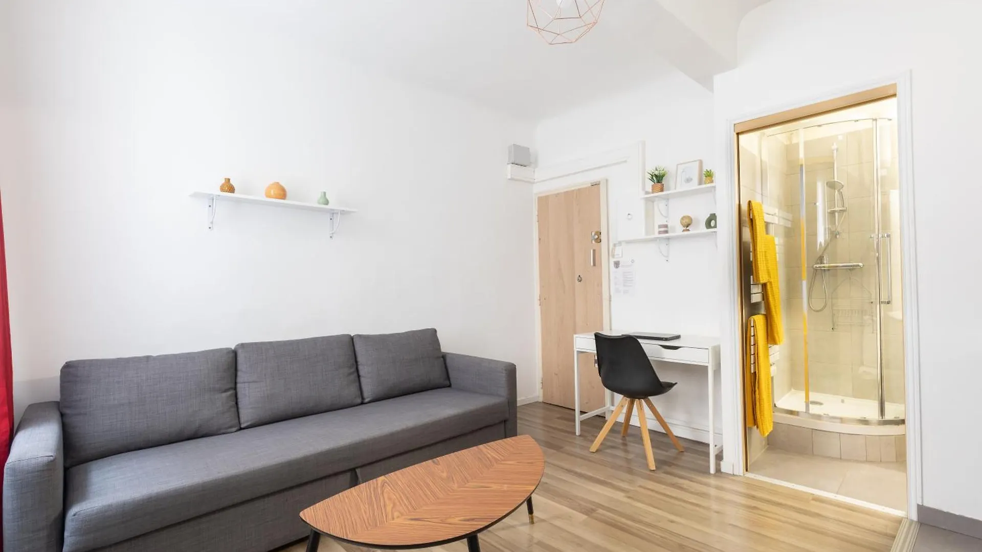 Appartement Le Cezanne - Studio Hypercentre - Wifi - Train Station Aix-en-Provence